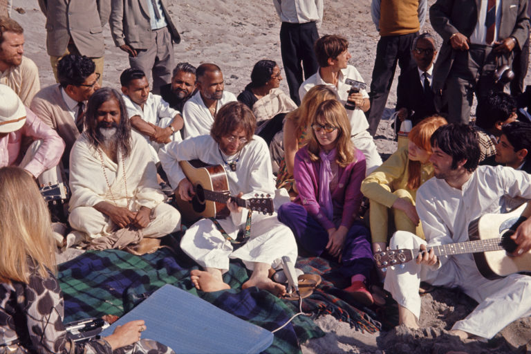 The Beatles en la India Ajoy Bose Peter Compton