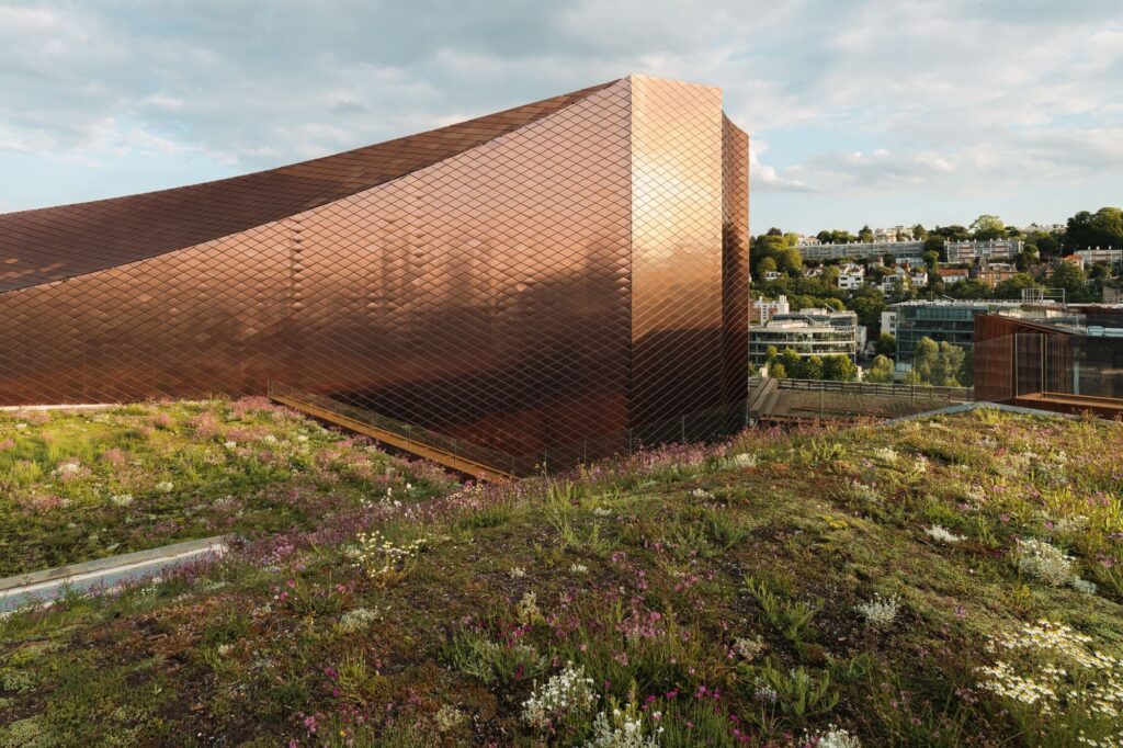 Le Large - Centre d'art de la Pointe des Arts - Île Seguin. ©RCR Arquitectes et CALQ. Crédit photo: Nicolas Trouillard.