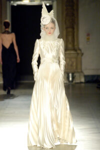 Qatar Museums presenta ERDEM: About Time, About Her 5 1 ERDEM Autumn Winter 2006 Look 31 1 1