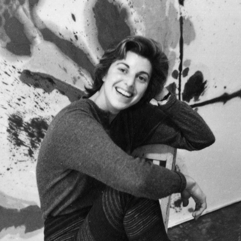 Foto para el museo guggenheim Helen Frankenthaler Frankenthaler en su estudio de la Tercera Avenida con Alassio (1960, obra en progreso), Nueva York, 1960. Helen Frankenthaler Foundation Archives, Nueva York. Foto: Walter Silver © The New York Public Library / Art Resource, Nueva York. Material gráfico © 2025 Helen Frankenthaler Foundation, Inc./Artists Rights Society (ARS), New York / VEGAP