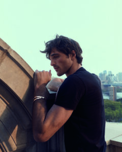 La nueva extensión de LOVE Unlimited por Cartier con Jacob Elordi 1 250905 CartierJE SH 03 4438 CMJN 1
