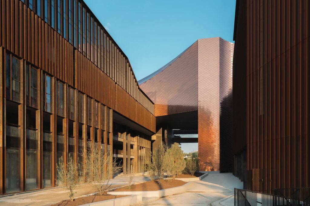 Le Large - Centre d'art de la Pointe des Arts - Île Seguin. ©RCR Arquitectes et CALQ. Crédit photo: Nicolas Trouillard.
