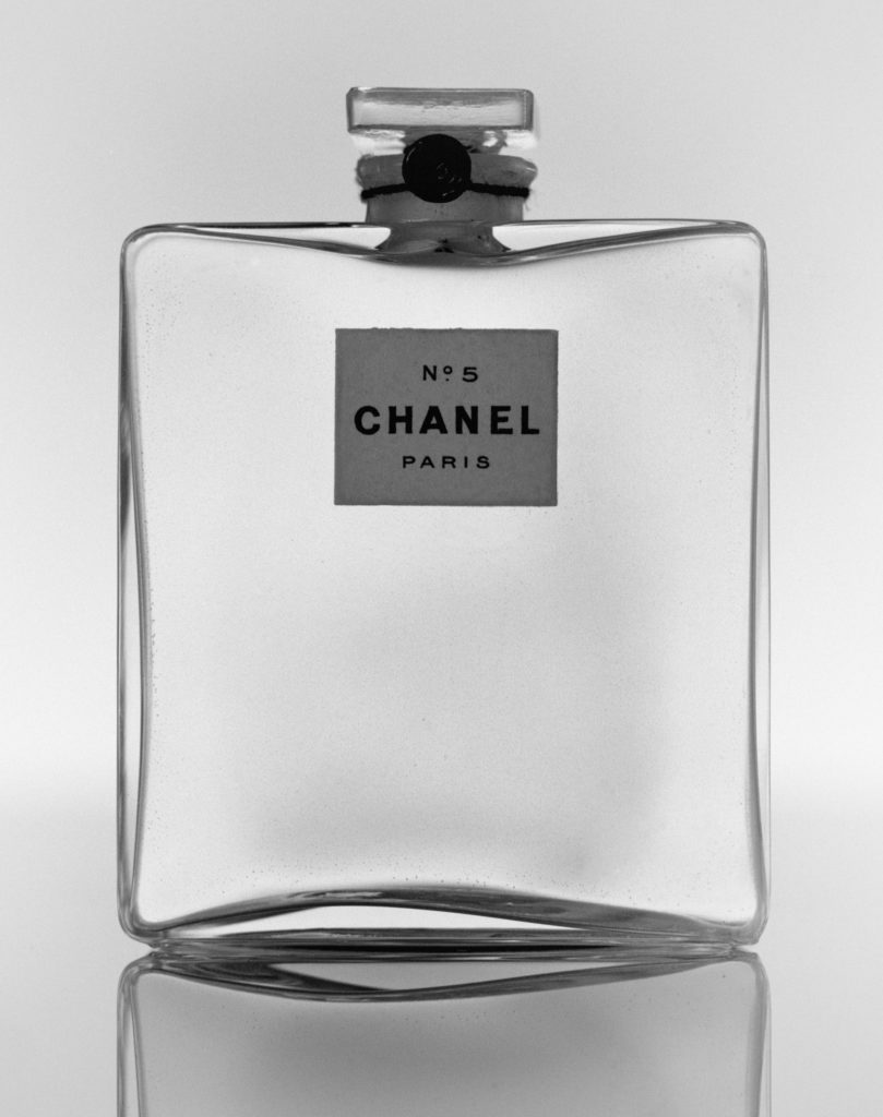 3. N° 5 perfume bottle © Julien T. Hamon