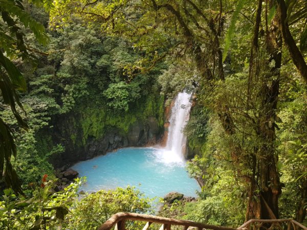 Cascada río Celeste Volcán Tenorio scaled e1625668790102
