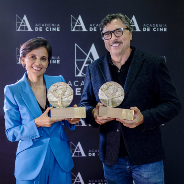 Elena Anaya y Carlos Bardem posado ©Alberto Ortega Academia de Cine scaled e1686494501681