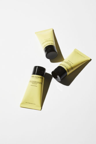 GRA0249 Natural Hydrating Sunscreen SPF 30 Lifestyle 2 scaled e1625692291338