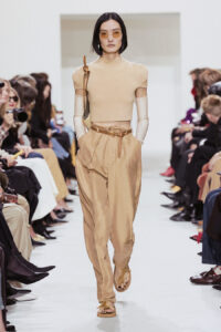 Celine presenta su nueva colección marcada por la “emoción” 3 LOOK66 1