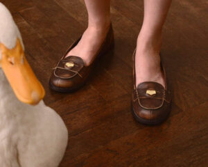 Miu Miu, la sensacional campaña vacacional de 2026 5 MM26 Campaign HOLIDAY Photo Shoes Derived S02 NoLogo PR 72dpi