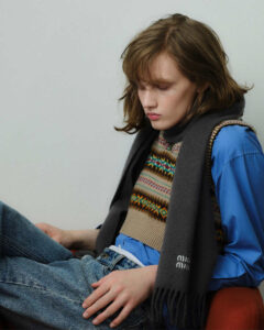 Miu Miu vuelve al punto: Fair Isle, trenzas y materiales regenerados 6 MiuMiu ProductStory Knitwear 4x5 NOLOGO 150dpi 15 1