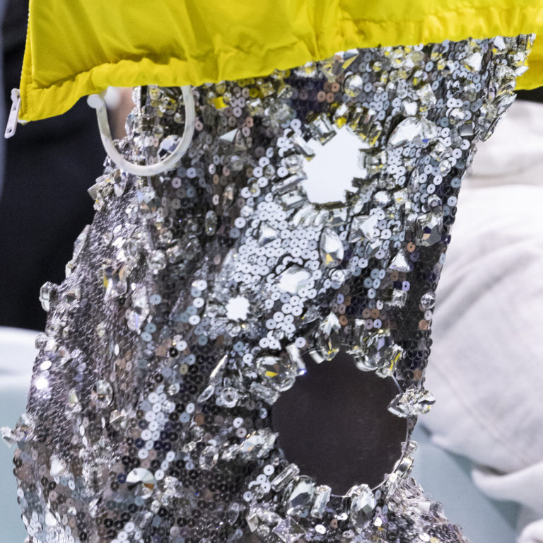 Detalle Look 45 Miuccia Prada y Raf Simons para "Elogio de la locura"
