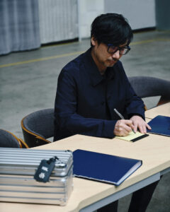 RIMOWA retrata a Hideo Kojima en el cuarto episodio de su serie audiovisual 6 RIMOWA Short Form Series 04 Hideo Kojima 4x5 10 2