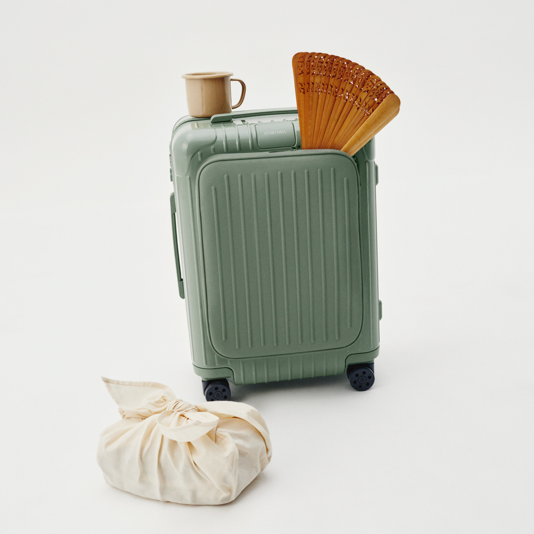 RIMOWA Beautyshots 2025 1x1 Essential Sleeve Eucalyptus