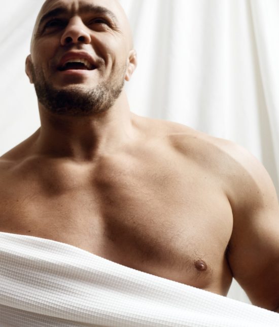 Blanche campaña fotográfica de Byredo con el luchador de peso pesado de UFC Ilir Latifi