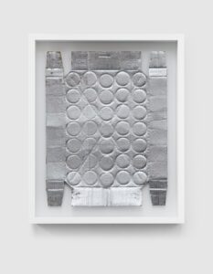 Maison LELEU abre su espacio a Luhring Augustine 3 Untitled Can Carton 2022 C36818 High