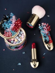Guerlain presenta una colección exclusiva con envases diseñados por Kévin Germanier 3 XMAS26 VISUEL SAVOIR FAIRE 5