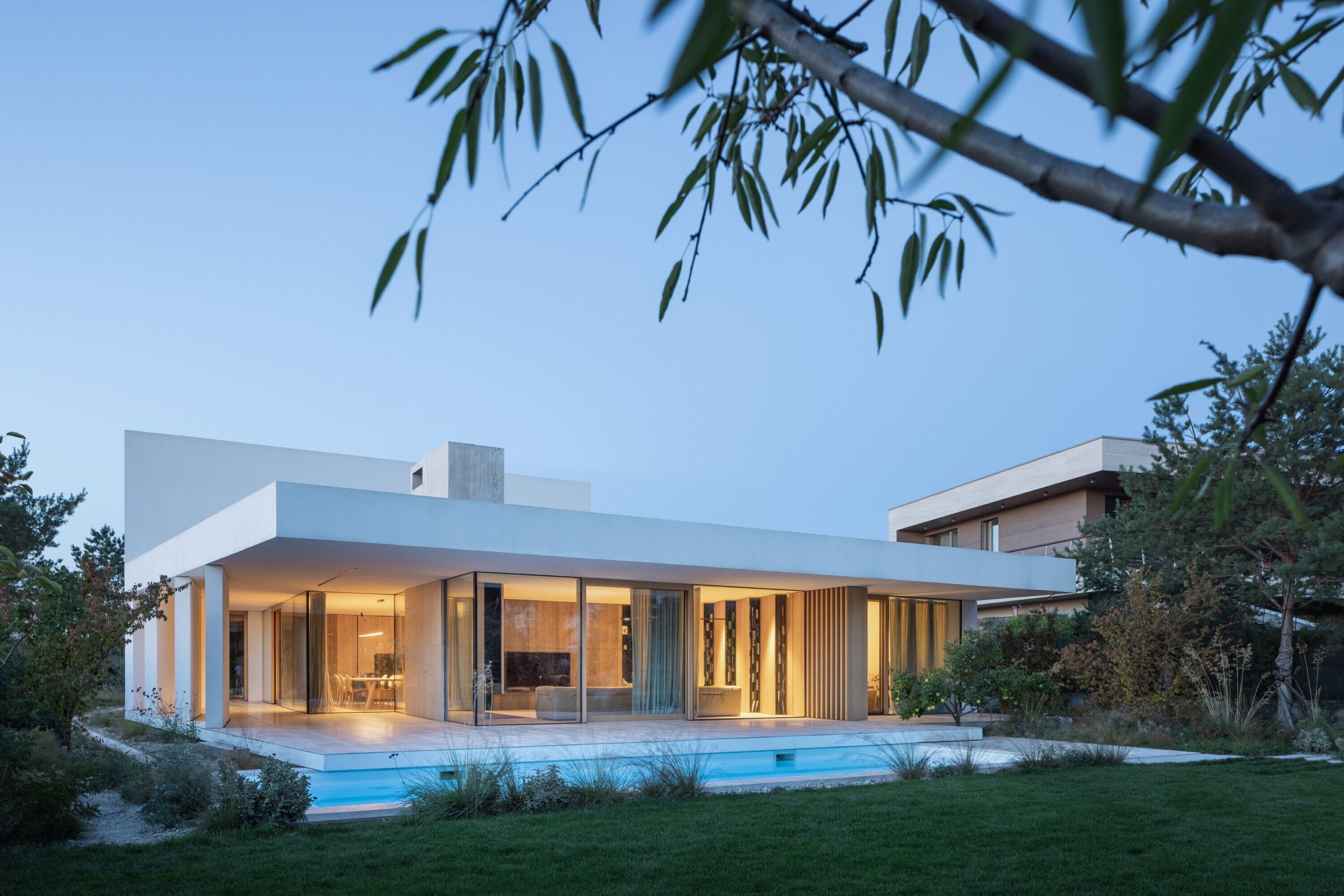 beef architekti house with gills matej hakar 09 scaled